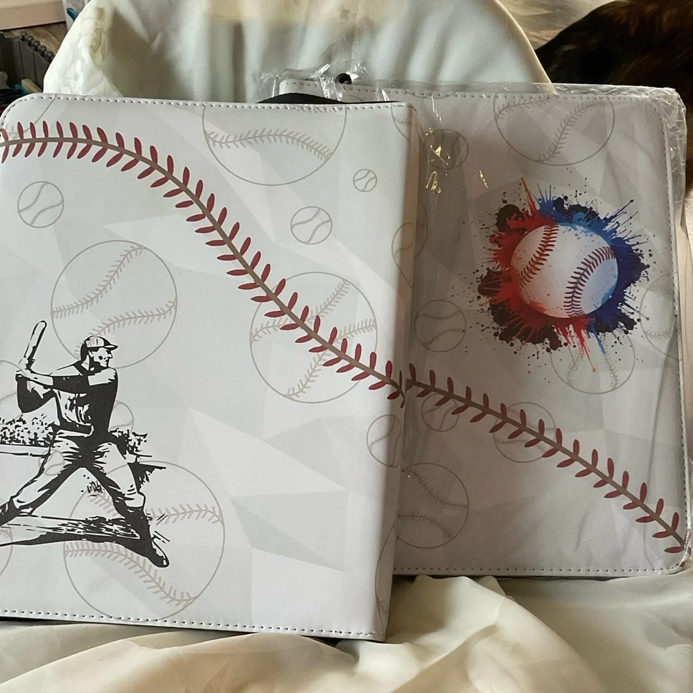 Baseball Themed Trading Card Binder.450 Card Slots Zip Around/Handle 10.5 X 13”